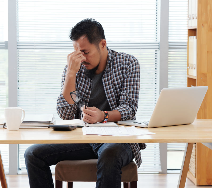 Young-adult-struggling-at-work